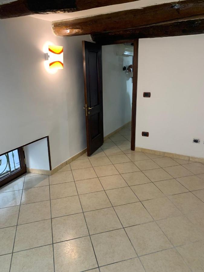Alleria Naples Luaran gambar